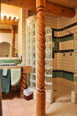 фото отеля Touchstone Inn Spa & Gallery