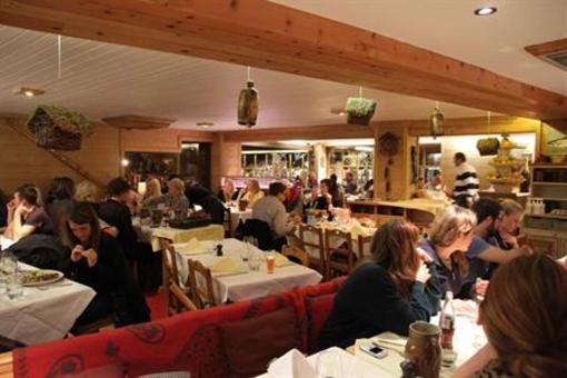 фото отеля Hotel Auberge Saint Hubert Val-d'Isere