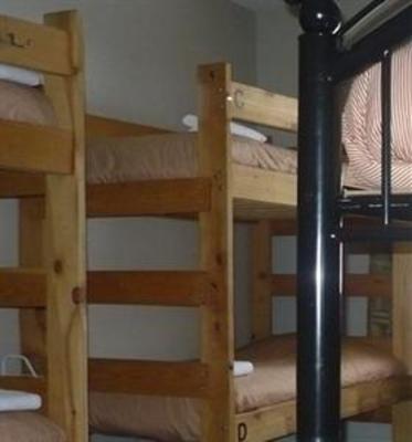 фото отеля HI-Golden Hostel Kicking Horse River Lodge