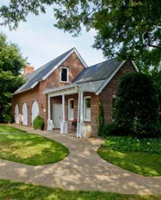 фото отеля Church Point Manor Bed and Breakfast