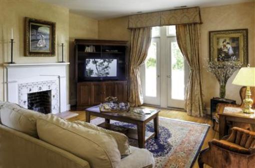 фото отеля Church Point Manor Bed and Breakfast