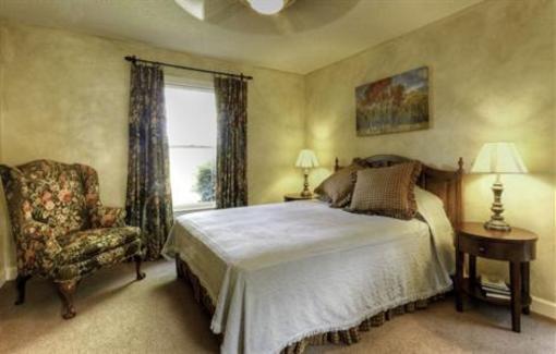 фото отеля Church Point Manor Bed and Breakfast
