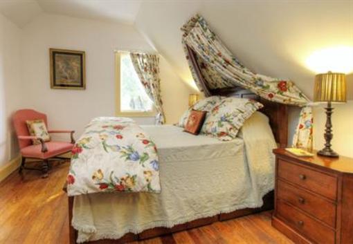 фото отеля Church Point Manor Bed and Breakfast
