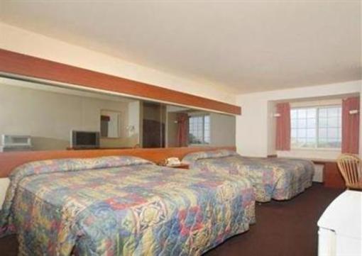 фото отеля Econo Lodge Inn & Suites Saint Clairsville