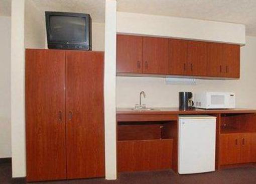 фото отеля Econo Lodge Inn & Suites Saint Clairsville