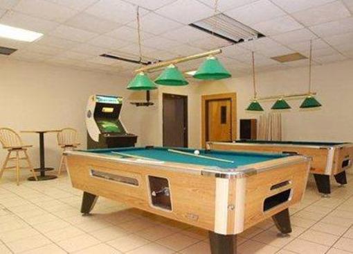 фото отеля Econo Lodge Inn & Suites Saint Clairsville