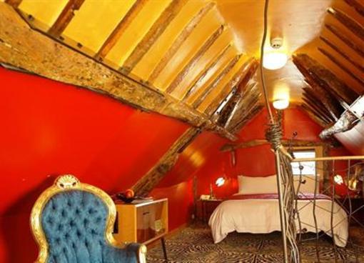 фото отеля Crazy Bear Hotel