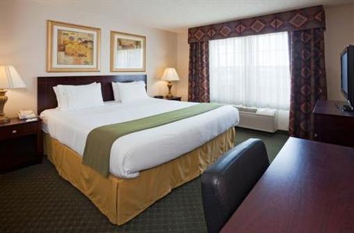 фото отеля Holiday Inn Express Oshkosh-SR 41