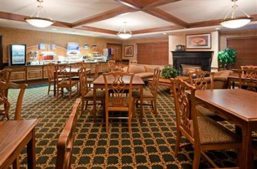 фото отеля Holiday Inn Express Oshkosh-SR 41