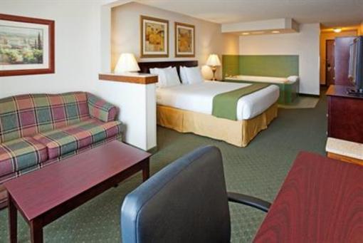 фото отеля Holiday Inn Express Oshkosh-SR 41