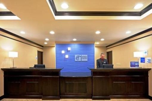 фото отеля Holiday Inn Express Hotel & Suites Syracuse North - Airport Area
