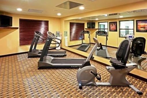 фото отеля Holiday Inn Express Hotel & Suites Syracuse North - Airport Area