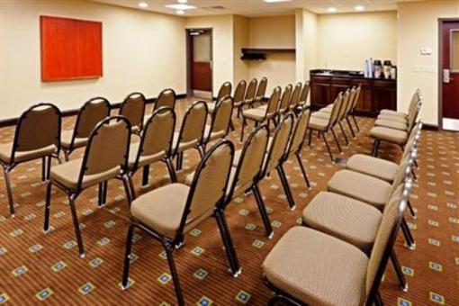 фото отеля Holiday Inn Express Hotel & Suites Syracuse North - Airport Area