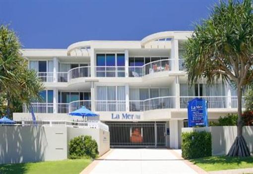 фото отеля La Mer Beachfront Apartments