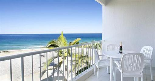 фото отеля La Mer Beachfront Apartments