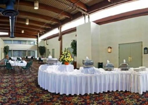 фото отеля Clarion Mason City