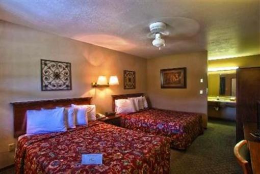 фото отеля High Country Lodge Motel & Cabins