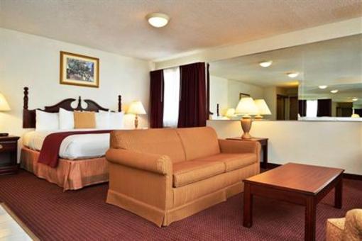 фото отеля Best Western Naperville Inn