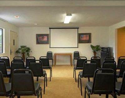 фото отеля Howard Johnson Inn and Suites Jacksonville