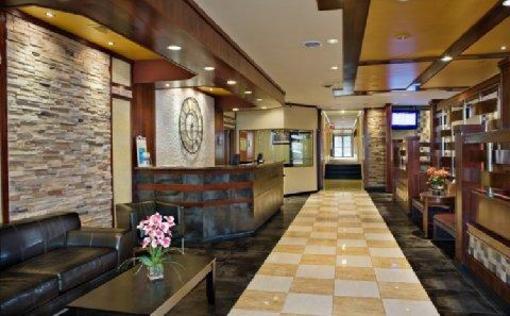 фото отеля Clarion Hotel La Guardia Airport