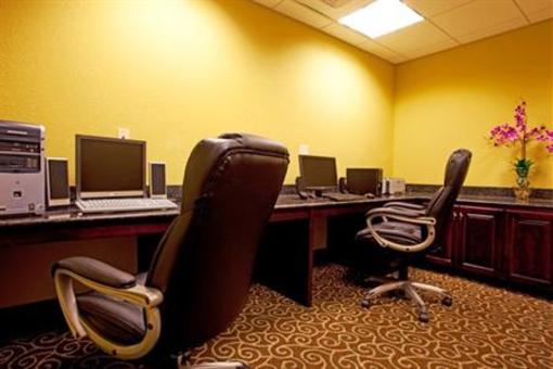 фото отеля Holiday Inn Express Hotel & Suites Chaffee