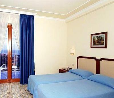 фото отеля Tirrenia Hotel Sorrento
