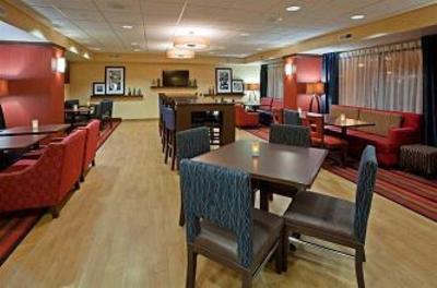 фото отеля Hampton Inn Milwaukee Airport