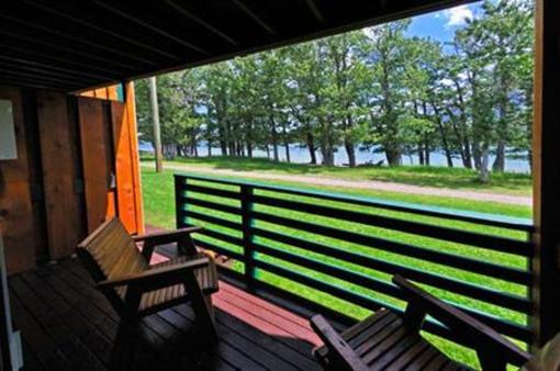 фото отеля Bayshore Inn Waterton Park