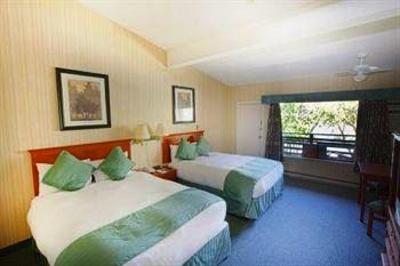 фото отеля Bayshore Inn Waterton Park