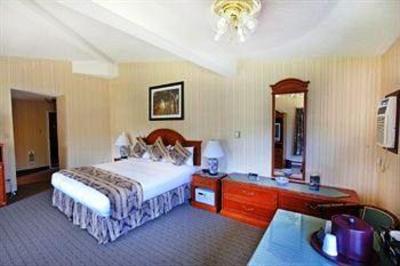 фото отеля Bayshore Inn Waterton Park