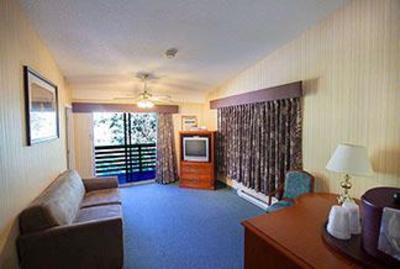 фото отеля Bayshore Inn Waterton Park