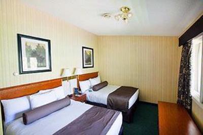 фото отеля Bayshore Inn Waterton Park