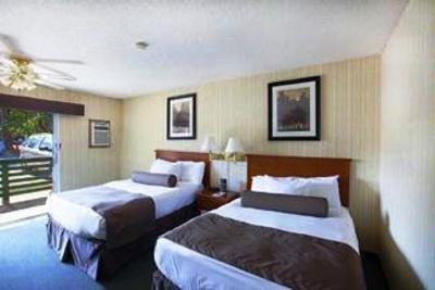 фото отеля Bayshore Inn Waterton Park