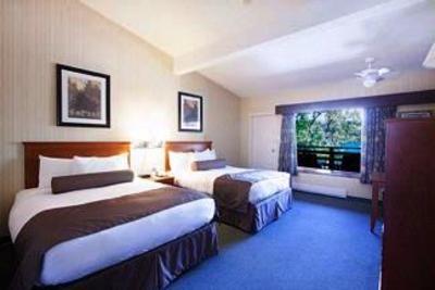 фото отеля Bayshore Inn Waterton Park