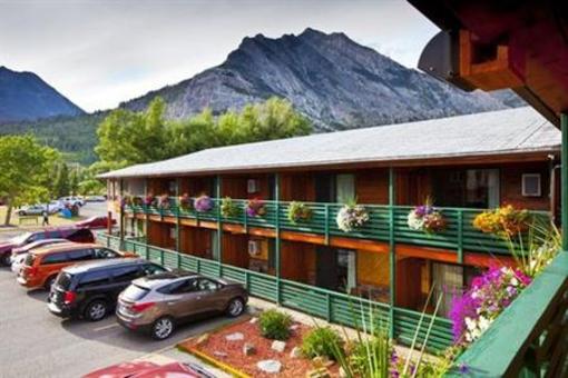 фото отеля Bayshore Inn Waterton Park