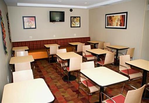 фото отеля TownePlace Suites Fayetteville Cross Creek