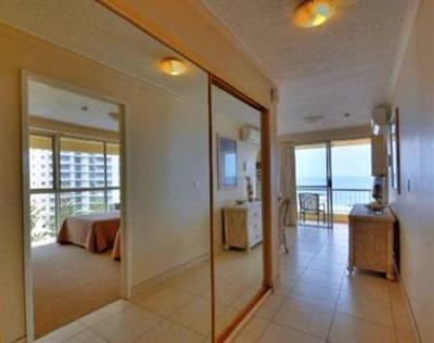фото отеля Surfers Beachside Holiday Apartments