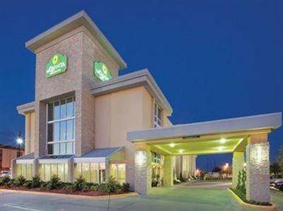 фото отеля La Quinta Inn & Suites Dallas I-35 Walnut Hill Lane