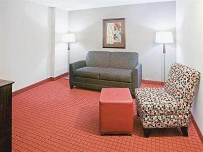 фото отеля La Quinta Inn & Suites Dallas I-35 Walnut Hill Lane