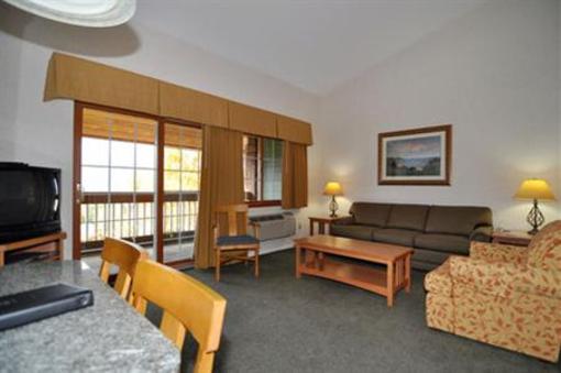 фото отеля BEST WESTERN Lakeside Lodge and Suites