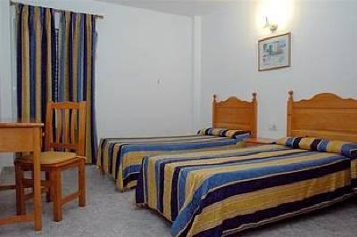 фото отеля Hostal La Perla Ibiza