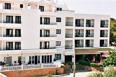 фото отеля Hostal La Perla Ibiza