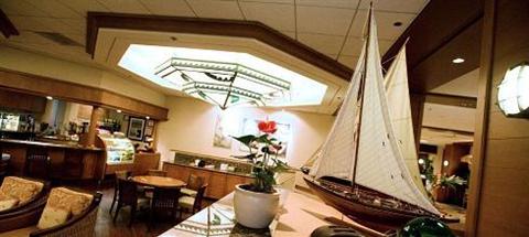 фото отеля Disney's Paradise Pier Hotel