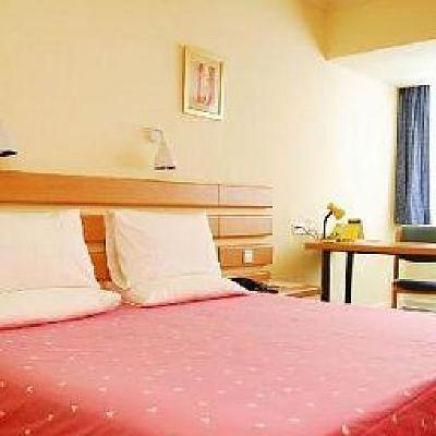 фото отеля Home Inn (Jinan Bayi Lijiaoqiao)