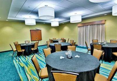 фото отеля SpringHill Suites Corona Riverside