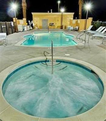 фото отеля SpringHill Suites Corona Riverside