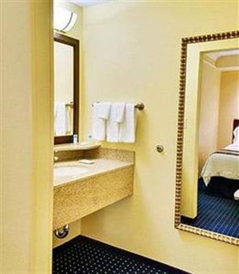 фото отеля SpringHill Suites Corona Riverside