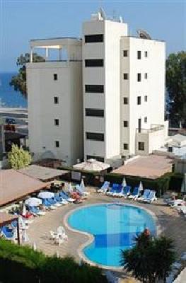 фото отеля Pigeon Beach Hotel Apartments
