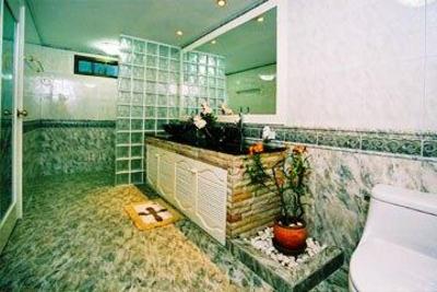фото отеля Longtail Suites