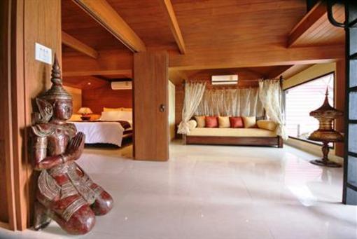 фото отеля Longtail Suites